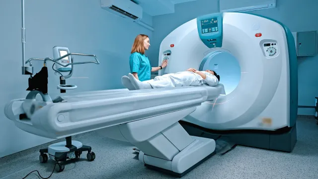 Gastroskopia, kolonoskopia i rezonans w ramach jednego programu NFZ. Sprawdź, kogo obejmują zasady