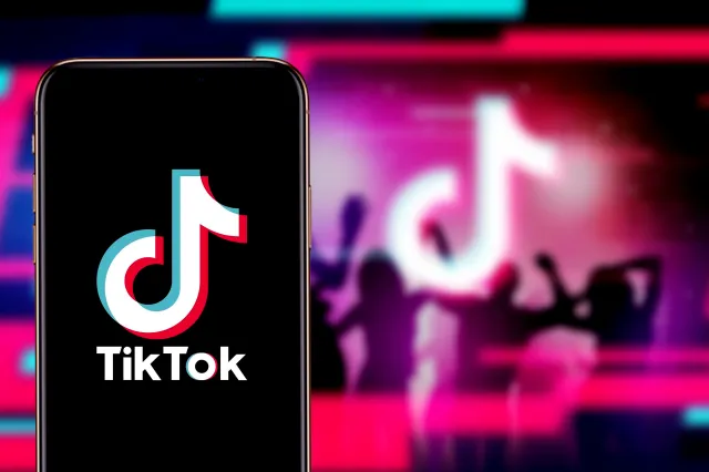 TikTok wprowadza do aplikacji asystenta AI a z nim zakupy jednym kliknięciem