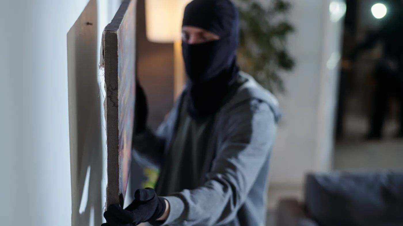 Kradzież, włamanie. Bardzo słabo zabezpieczamy swoją własność, auto czy nieruchomości. Tylko co piąty z nas ma ubezpieczenie. Jak zatem się chronimy?