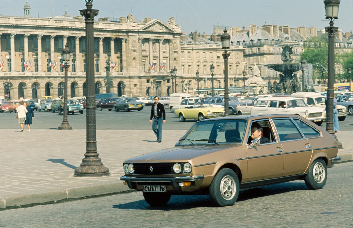 Renault przypomina swoje "klasyki": R20 i R30 (ZDJĘCIA)