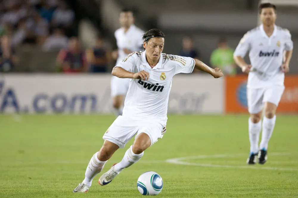 1465988-mesut-zil.jpg