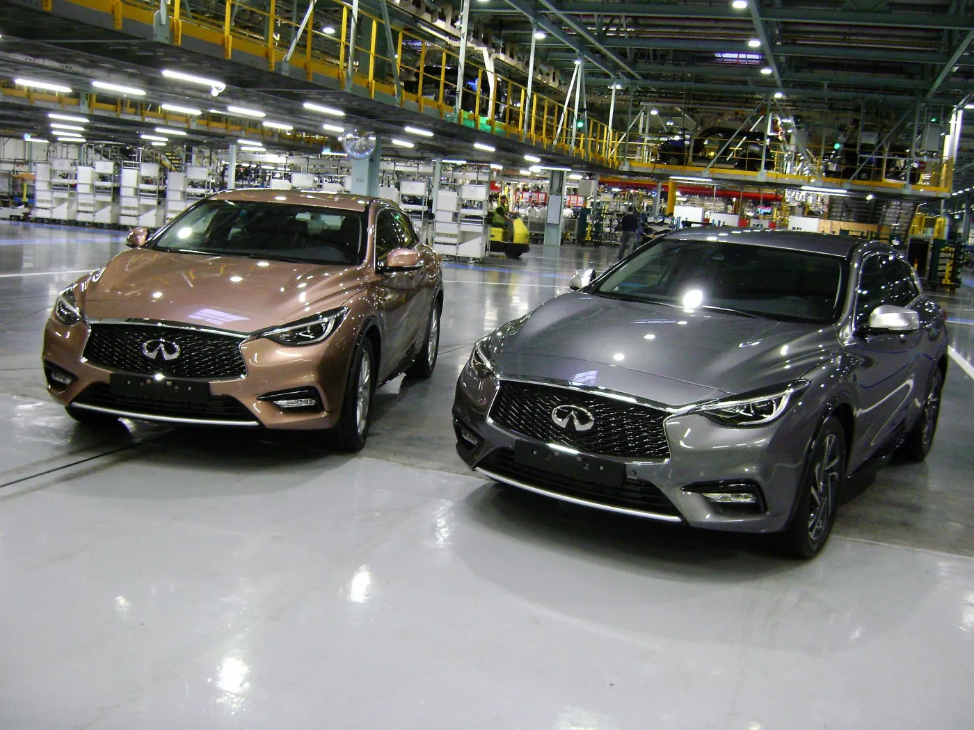 Infiniti Q30 montowane przez Polaków. Zobacz zdjęcia nowej limuzyny