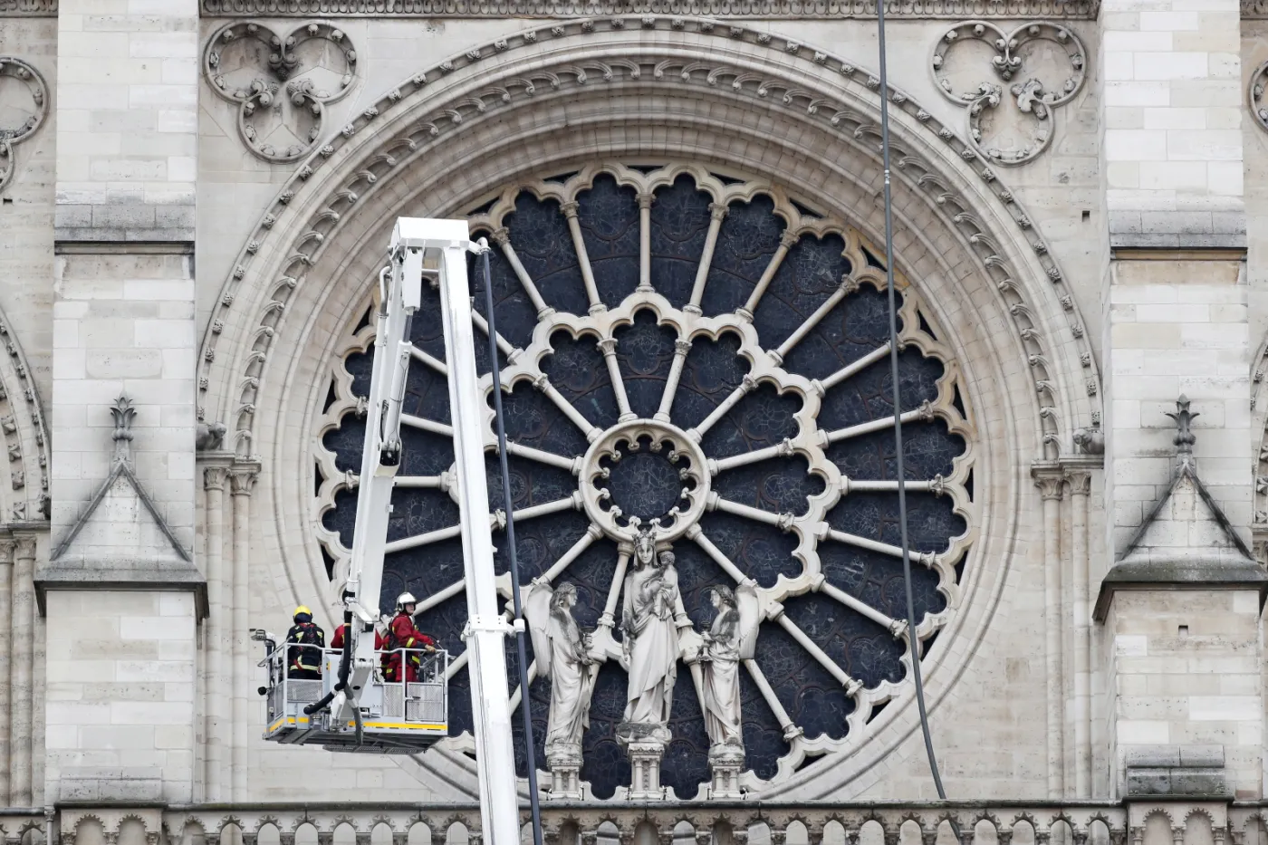 4198655-notre-dame.jpg