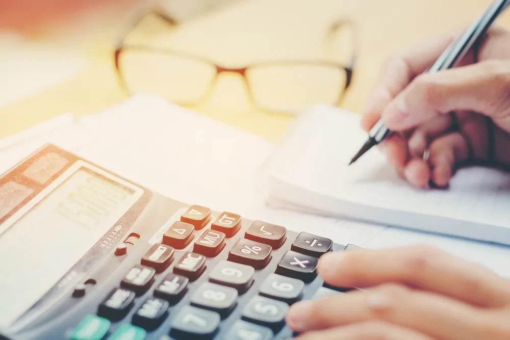 MF: Deficyt budżetu spadł do 2 mld zł po sierpniu z 4,8 mld zł po lipcu