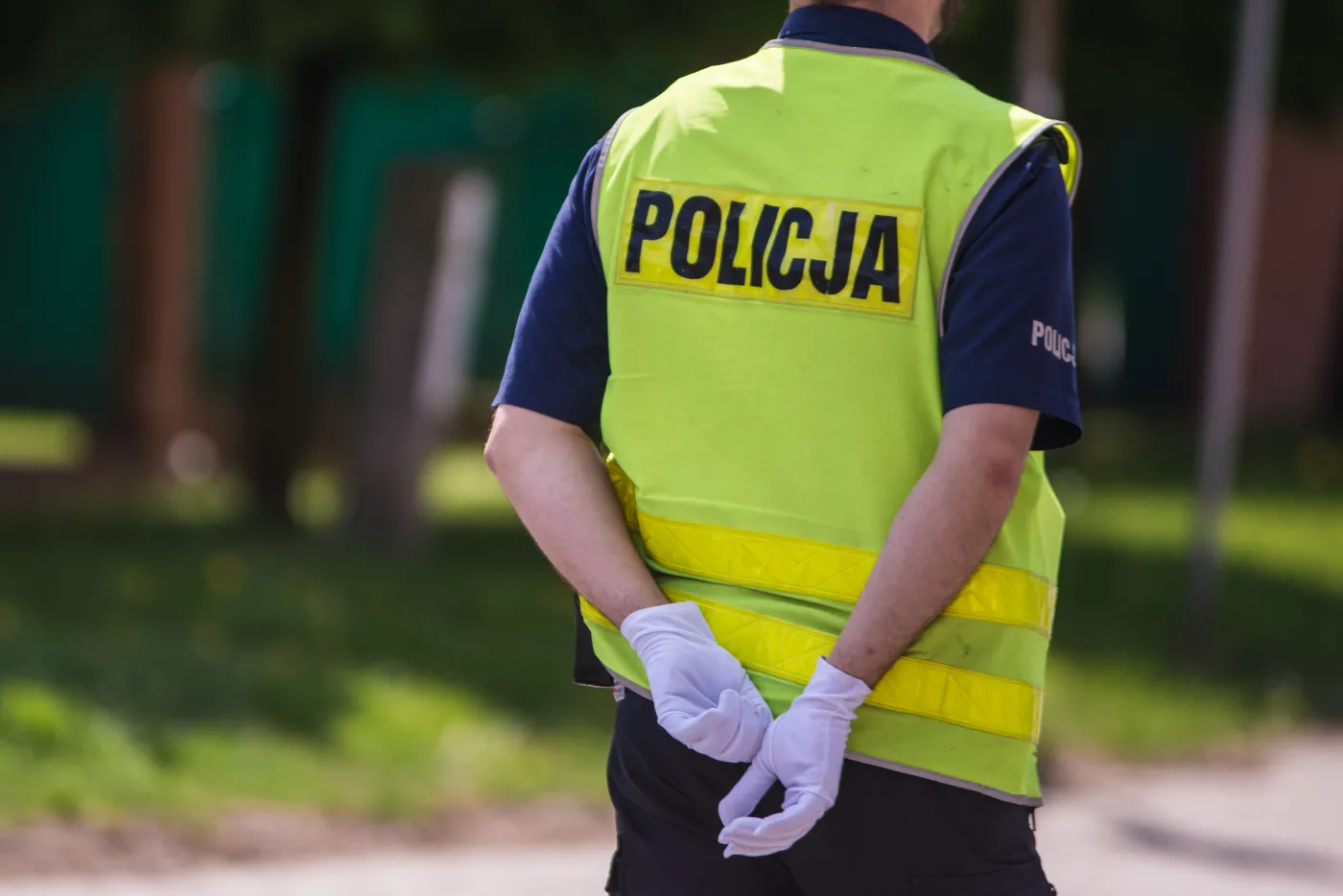 Kontrola służb w czasie pobytu poza domem. Jak się zachować i co trzeba mieć przy sobie? [WYWIAD]