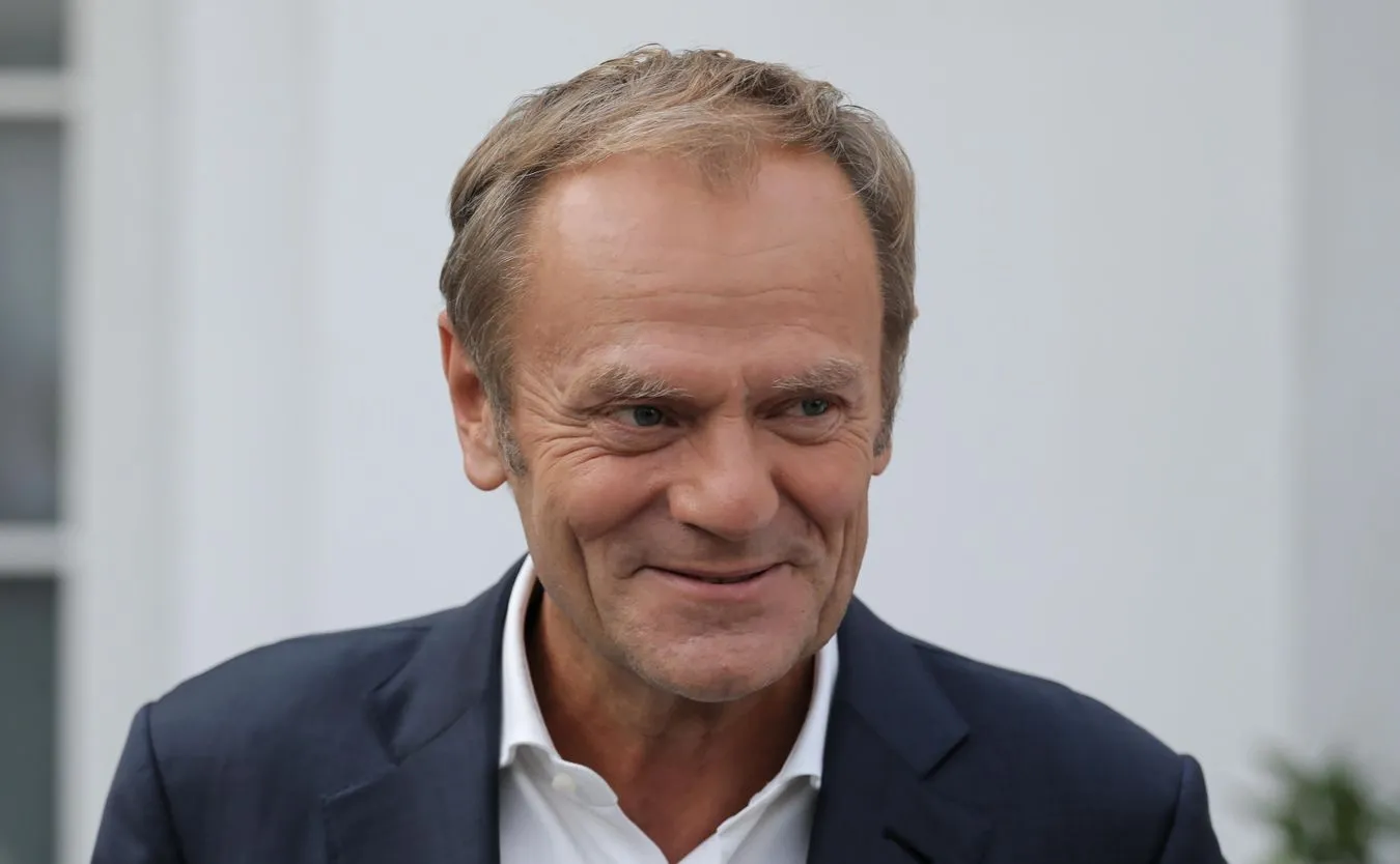 Tusk na podium. Morawiecki rośnie [SONDAŻ]