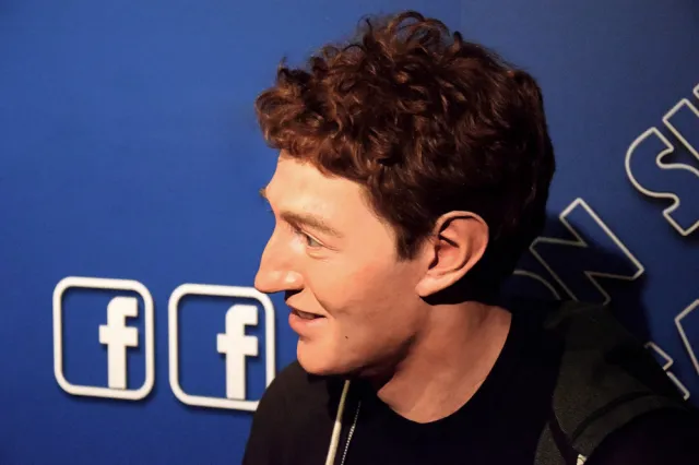Mark Zuckerberg. Władca dusz w blokach startowych
