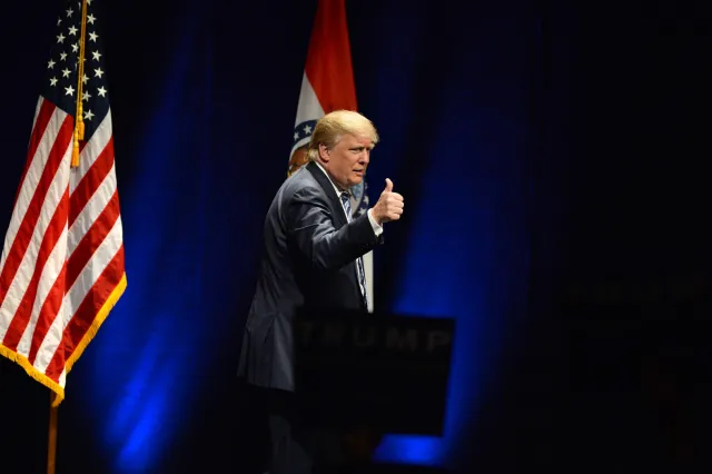 Trump podpisał pakiet gospodarczy na czas koronawirusa