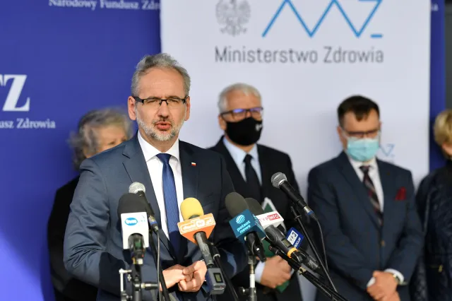 Niedzielski o "eksplozji pandemii" w Polsce. Zapowiada dodatkowe kontrole sanepidu i policji