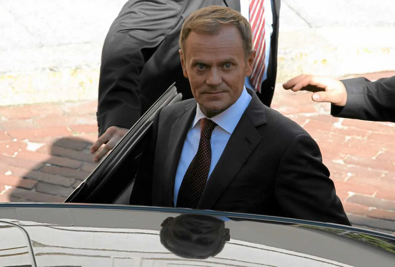 Donald Tusk stracił prawo jazdy. "Liderom wolno mniej" [KOMENTARZE]
