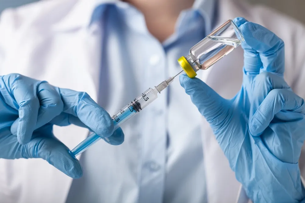 EMA rozpoczęła procedurę oceny chińskiej szczepionki przeciw Covid-19