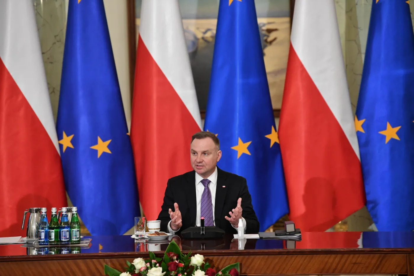 Duda, Morawiecki, Trzaskowski i inni. Który polityk podołał w czasie próby, a który nie? [SONDAŻ]