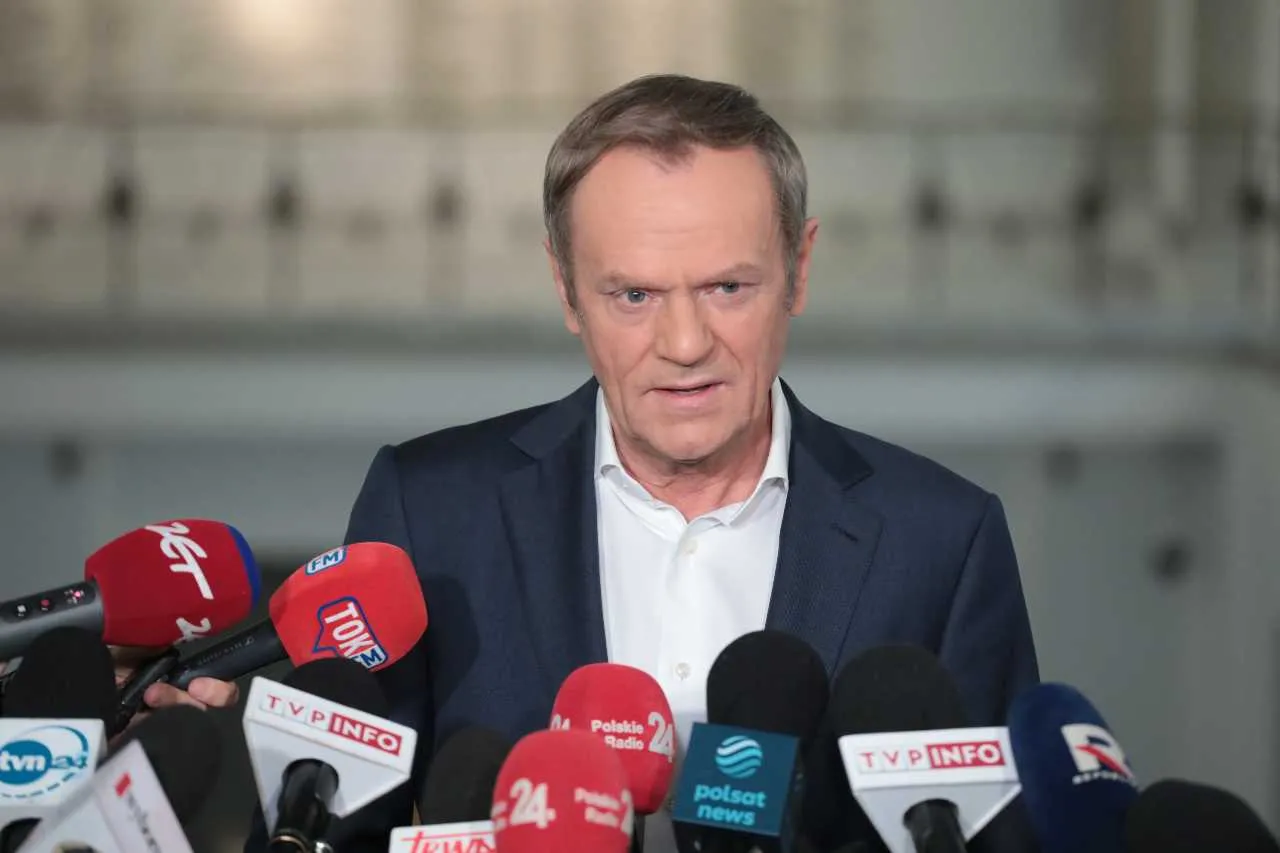 Tusk wzywa Kaczyńskiego do głosowania nad wotum zaufania dla Morawieckiego. "Niech wraca tam, skąd przyjechał"