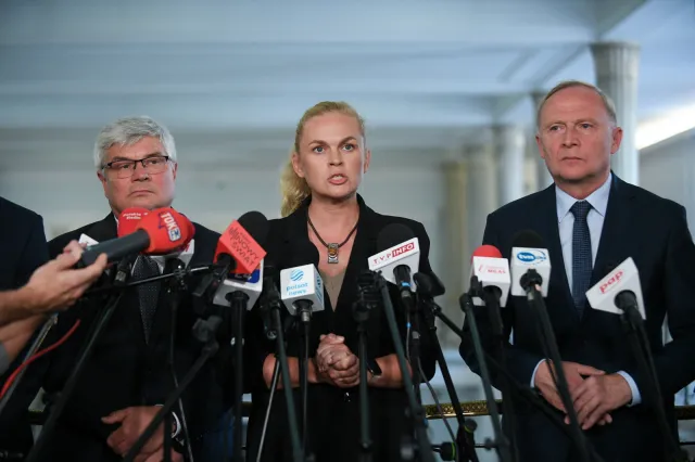 Posłowie KO chcą zwołania posiedzenia sejmowej komisji obrony ws. podkomisji smoleńskiej