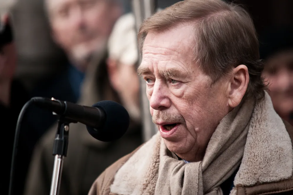 Doktor Faust i bezpieka. „Siła bezsilnego” Václava Havla to rzecz wybitna i wstrząsająca