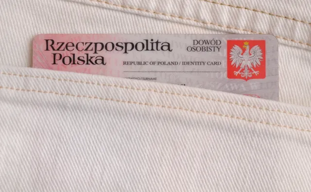 Plastikowy dowód osobisty będzie na równi z aplikacją mObywatel [ZMIANY 2023]