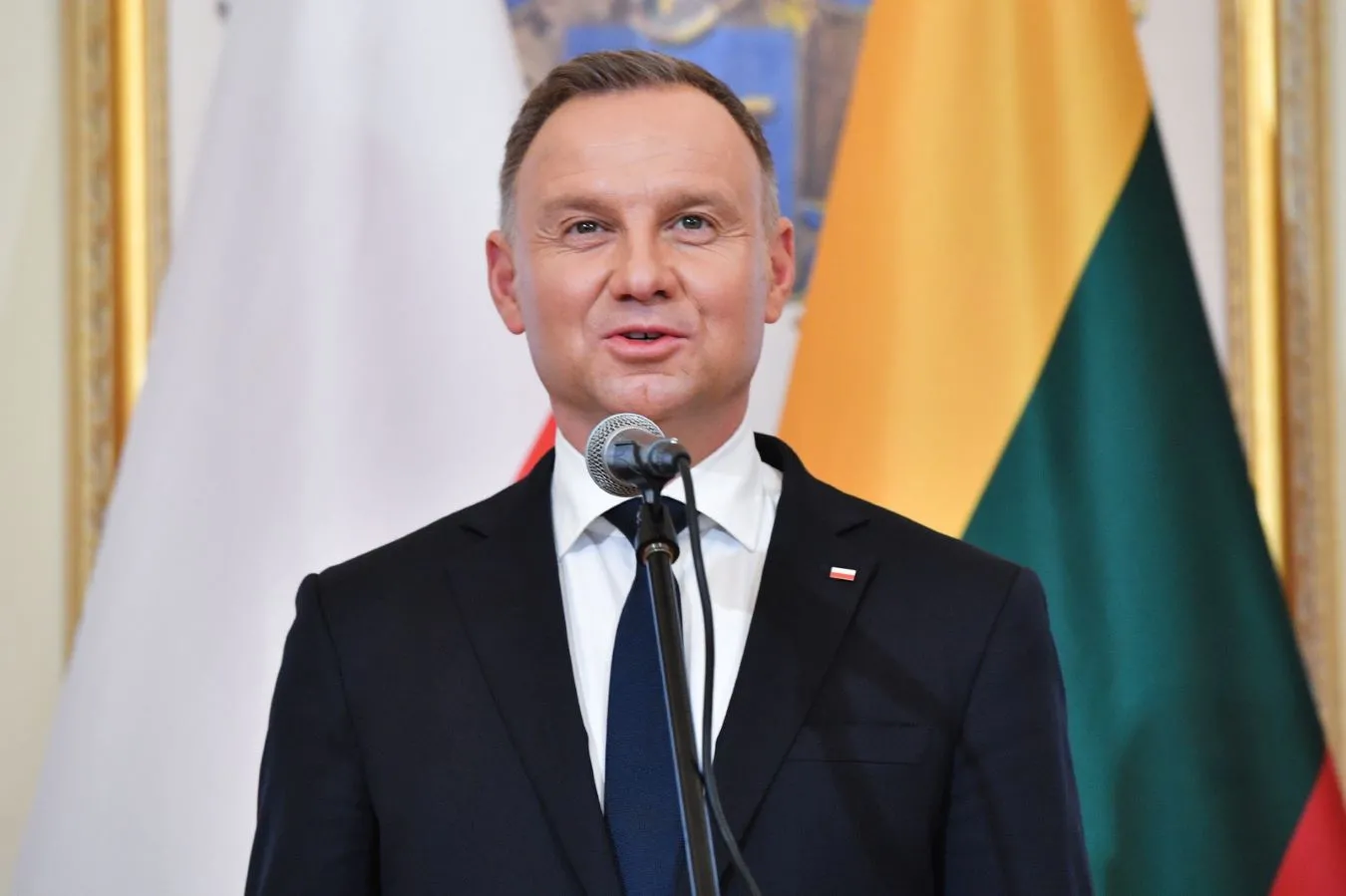 Prezydent Duda opuścił katedrę w Łucku. Zgromadzeni Ukraińcy skandowali "dziękujemy"
