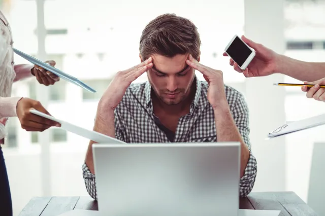 Unia chce ograniczyć stres związany z pracą. Prawo do bycia offline dla wszystkich pracowników
