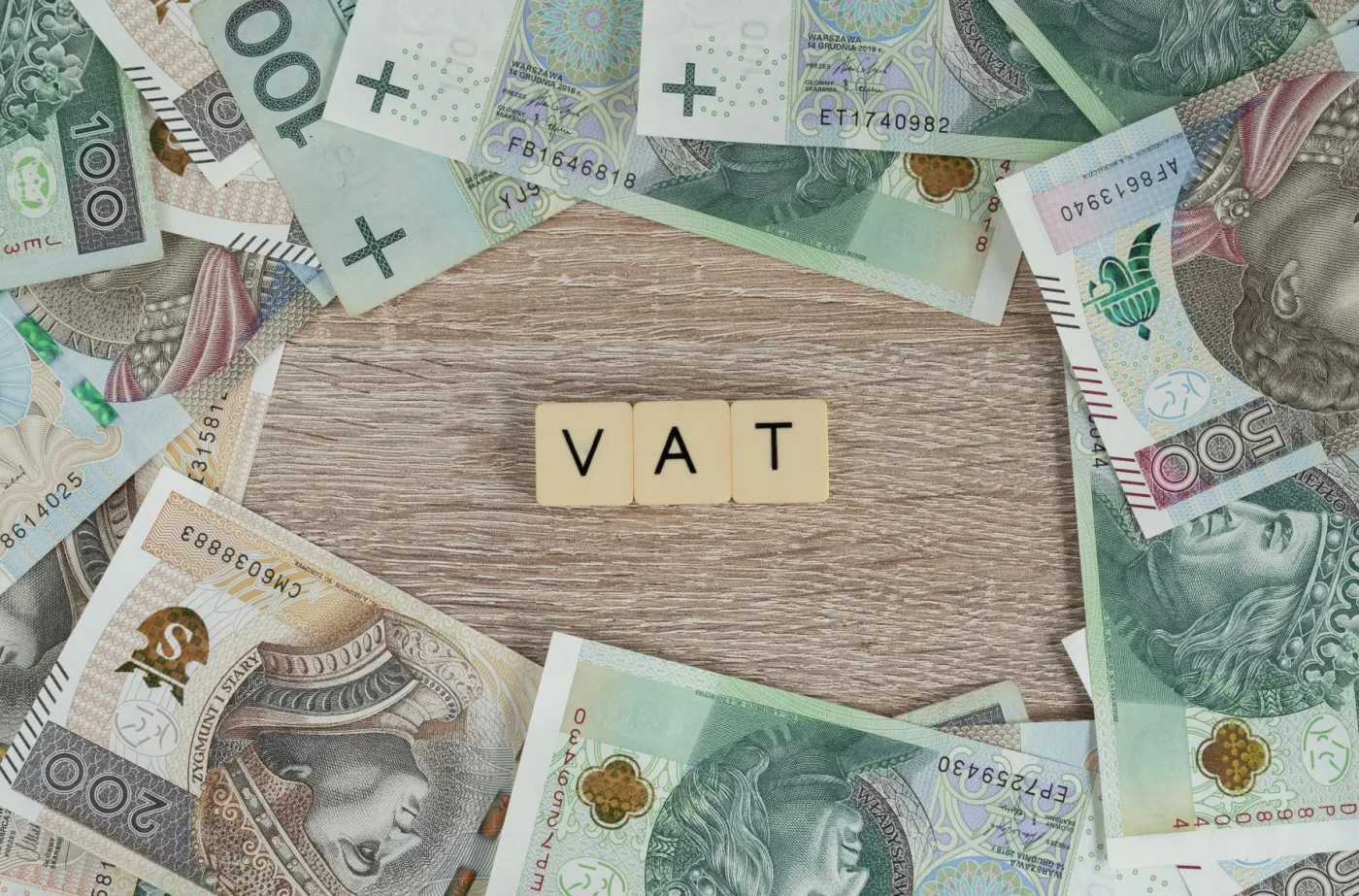 Czy gmina ma prawo do odliczenia VAT od wydatków inwestycyjnych związanych z projektem budowy dróg lokalnych?