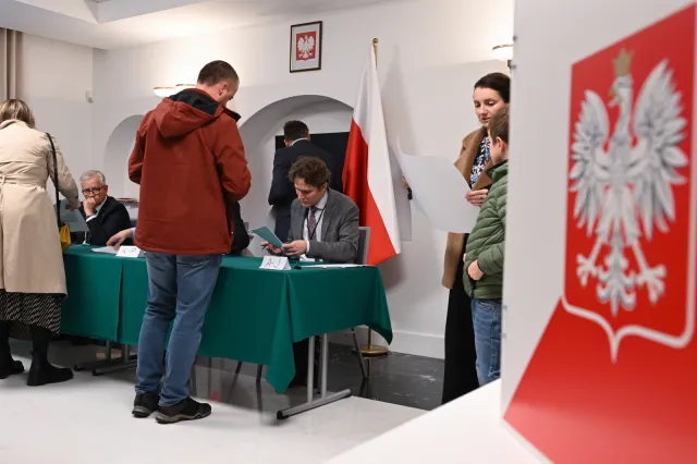 Wiceprzewodniczący komisji obwodowej we Wrocławiu: Ogromne zainteresowanie wyborami, kolejka nie maleje