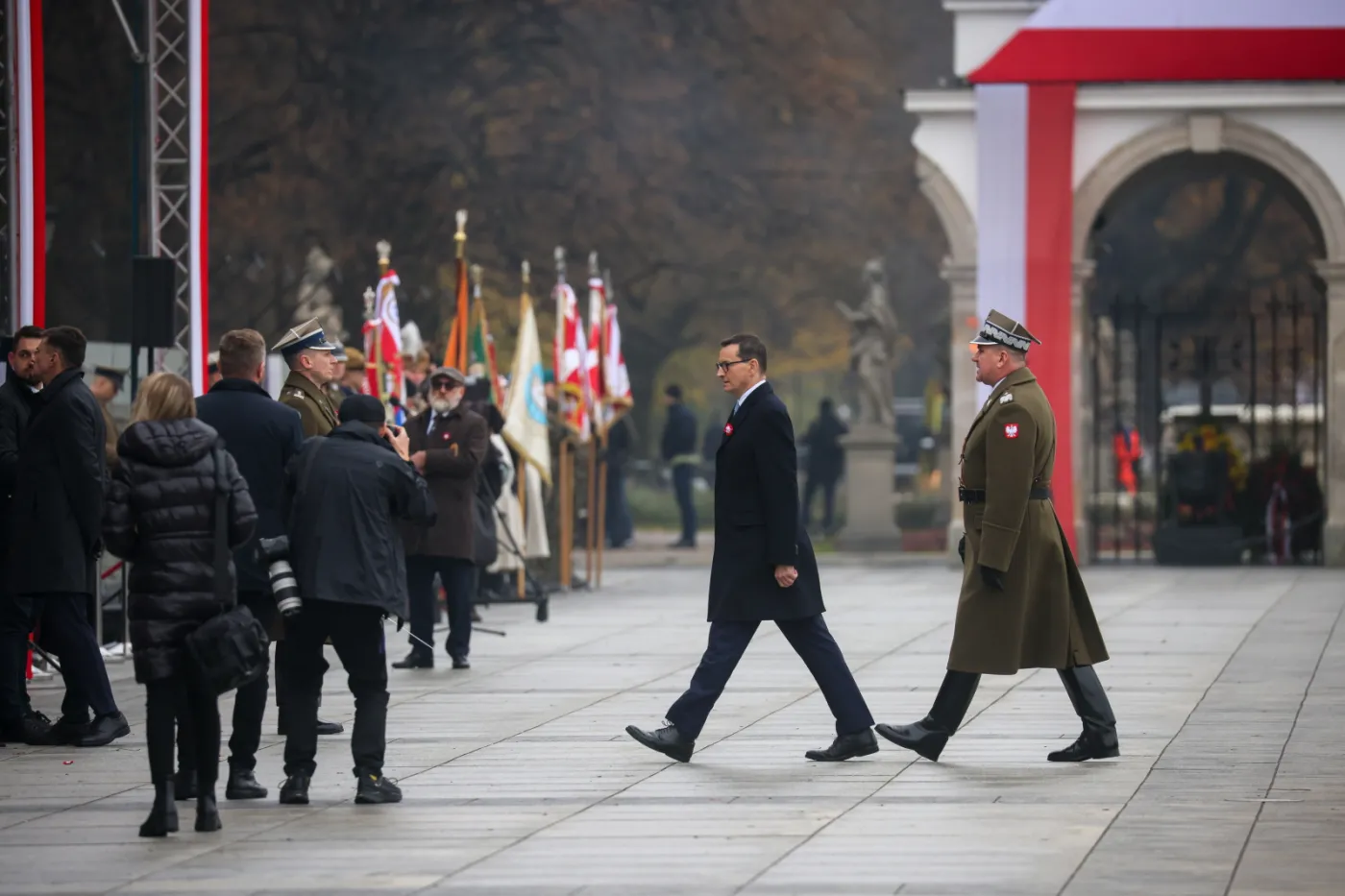 Mateusz Morawiecki, Tomasz Dominikowski