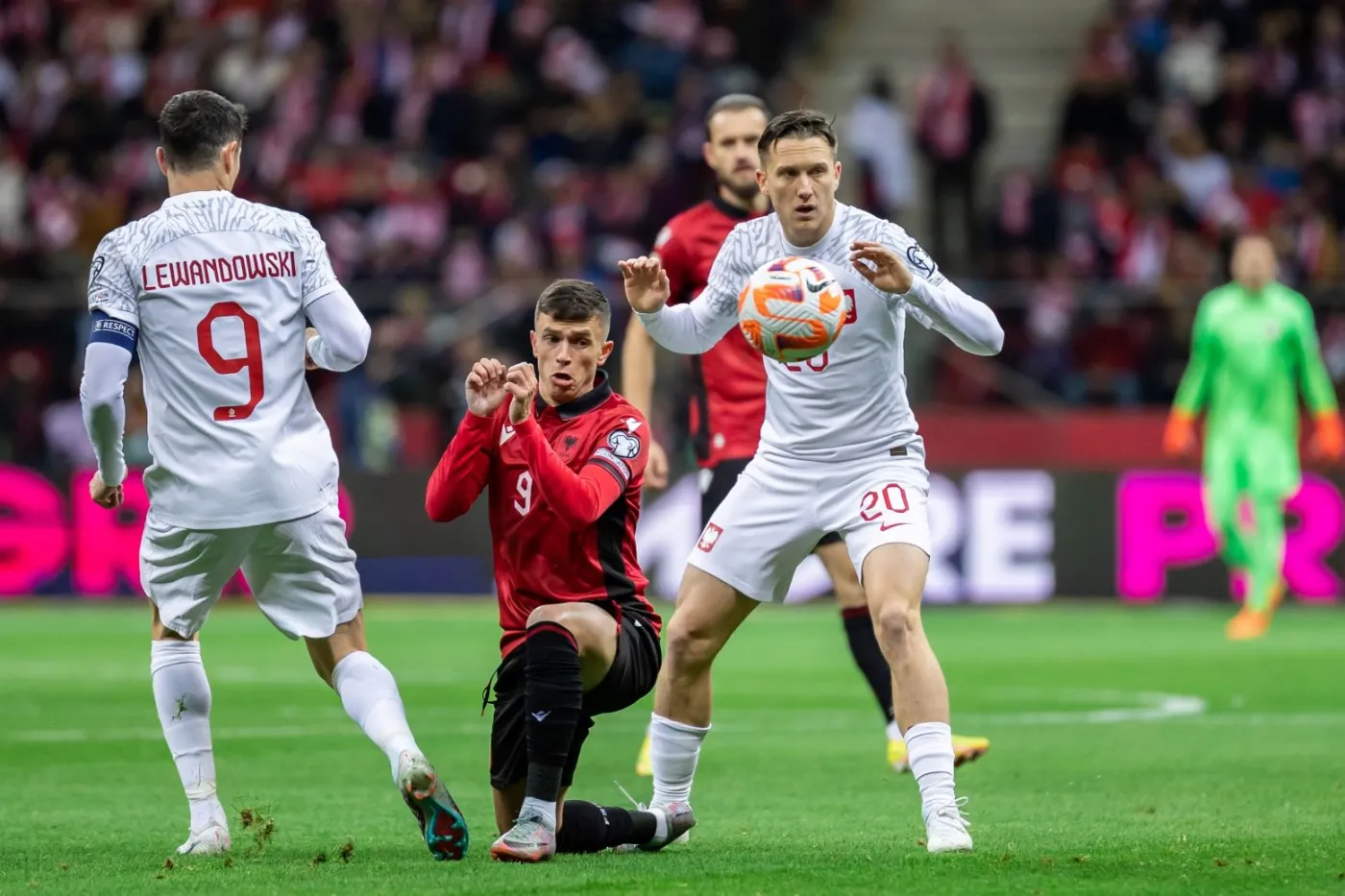 Czy doradztwo dla zawodników piłki nożnej może korzystać ze zwolnienia z VAT?