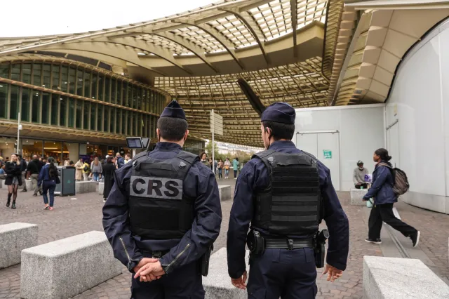 Francja w strachu przed atakami. Kolejne ewakuacje obiektów w Paryżu