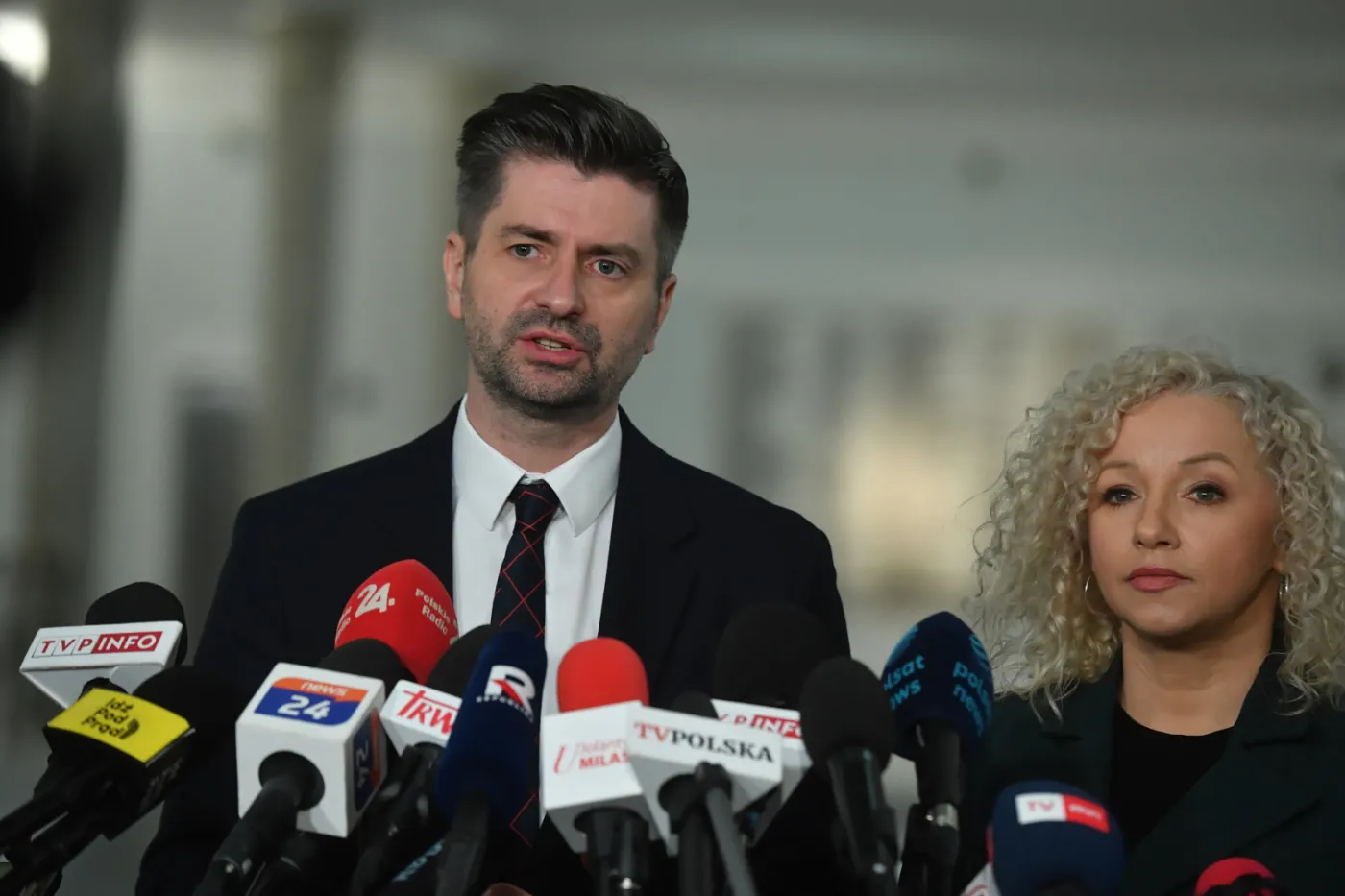 Lewica: Skrajnie głupie projekty. Chodzi o ustawy zgłoszone przez Morawieckiego do TK