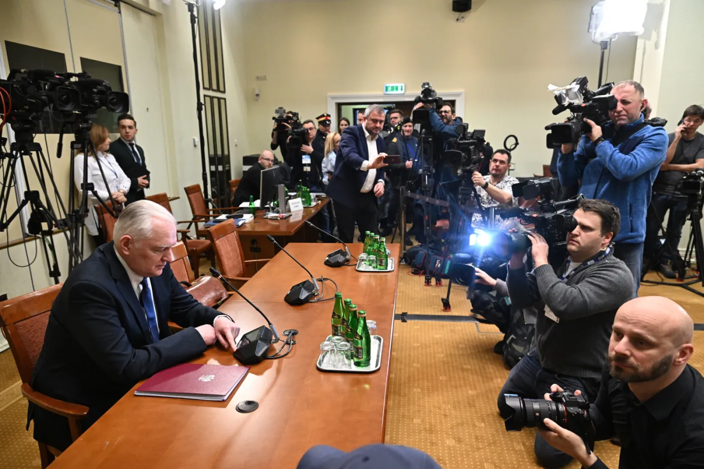"Fakty, które pamiętam, przywołam z całą dokładnością". Komisja ds. wyborów kopertowych  przesłuchuje Jarosława Gowina