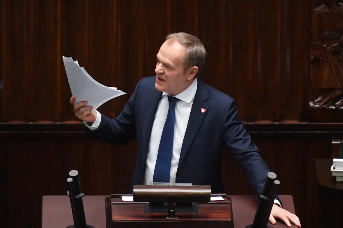 Tusk z poparciem dla Sienkiewicza: Nikt lepiej nie broni dobrego imienia ministra niż jego działania