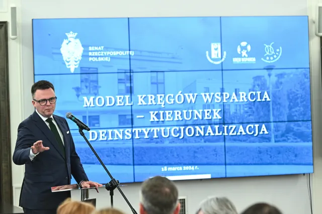 Hołownia o deinstytucjonalizacji: Człowiekowi nie wystarczy wolna wola, gdy brak mu możliwości wyboru