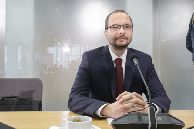 Afera wizowa. O pobyt, za pośrednictwem wiceministra Kołakowskiego, starały się osoby bez zawodu, niepiśmienne