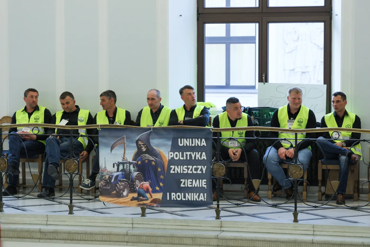 Rolnicy czekają na spotkanie z Tuskiem: Zostawiliśmy gospodarstwa i przejechaliśmy 300 - 400 km