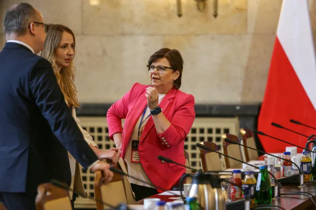 Leszczyna o zainteresowaniu farmaceutów tabletką "dzień po": W długi weekend nikt nie myślał o umowach z NFZ