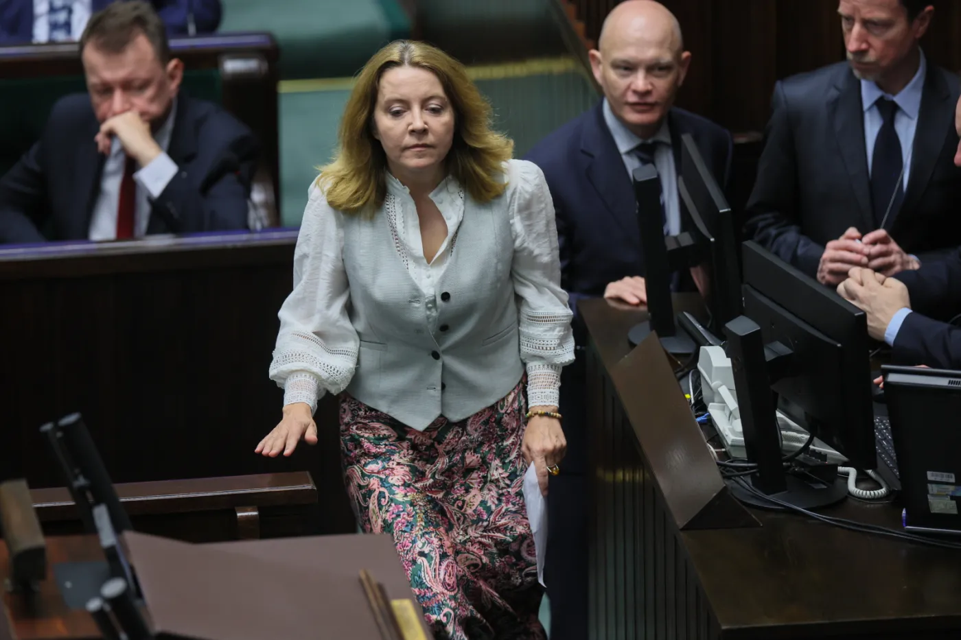 Projekt uchwały PiS o obronie krzyża skierowany do komisji. Lichocka: Usuwanie krzyży godzi w naszą dumę narodową