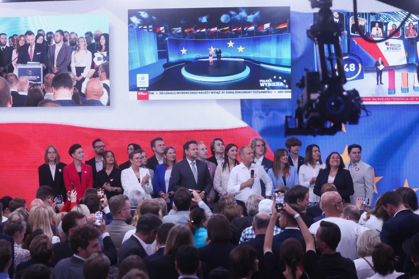 Exit poll. Radość w sztabie Koalicji Obywatelskiej: "Jestem szczęśliwy"
