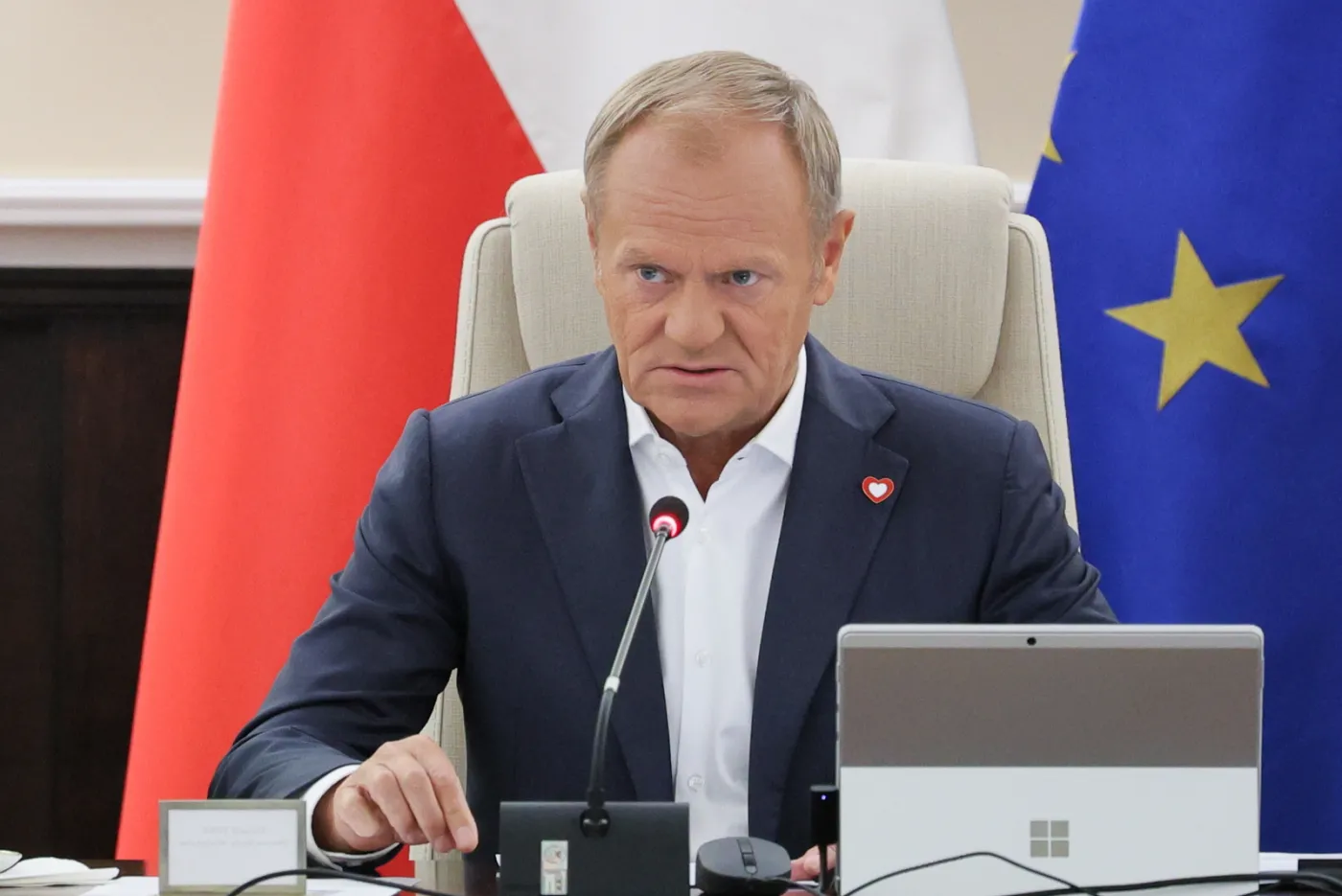 Polacy podzieleni w ocenie planów rządu ws. praworządności [SONDAŻ]