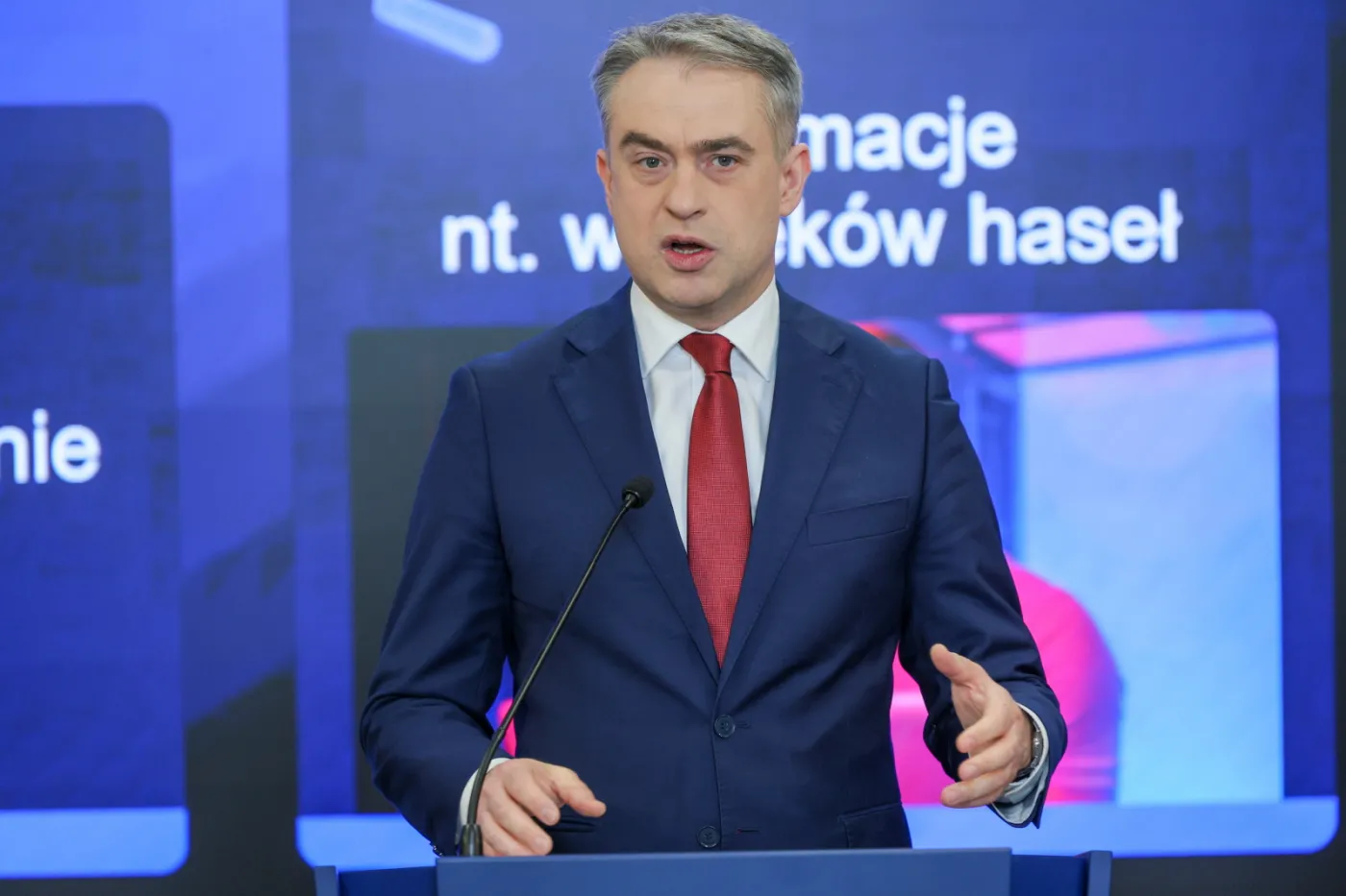 Wybory prezydenckie 2025. Gawkowski zapowiada program "Parasol Wyborczy". Rosyjskie służby chcą wpływać na kampanię