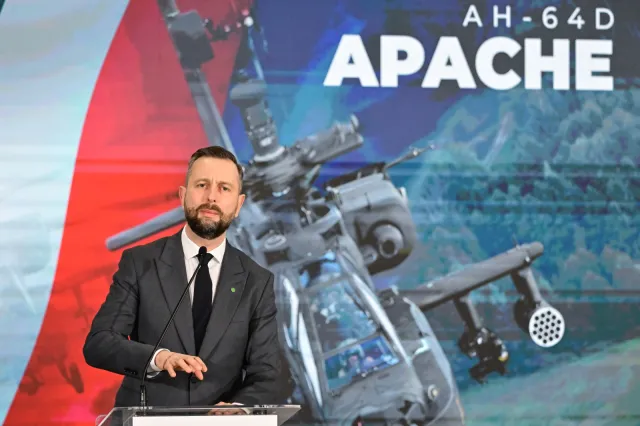 Umowa na leasing od USA 8 śmigłowców Apache podpisana