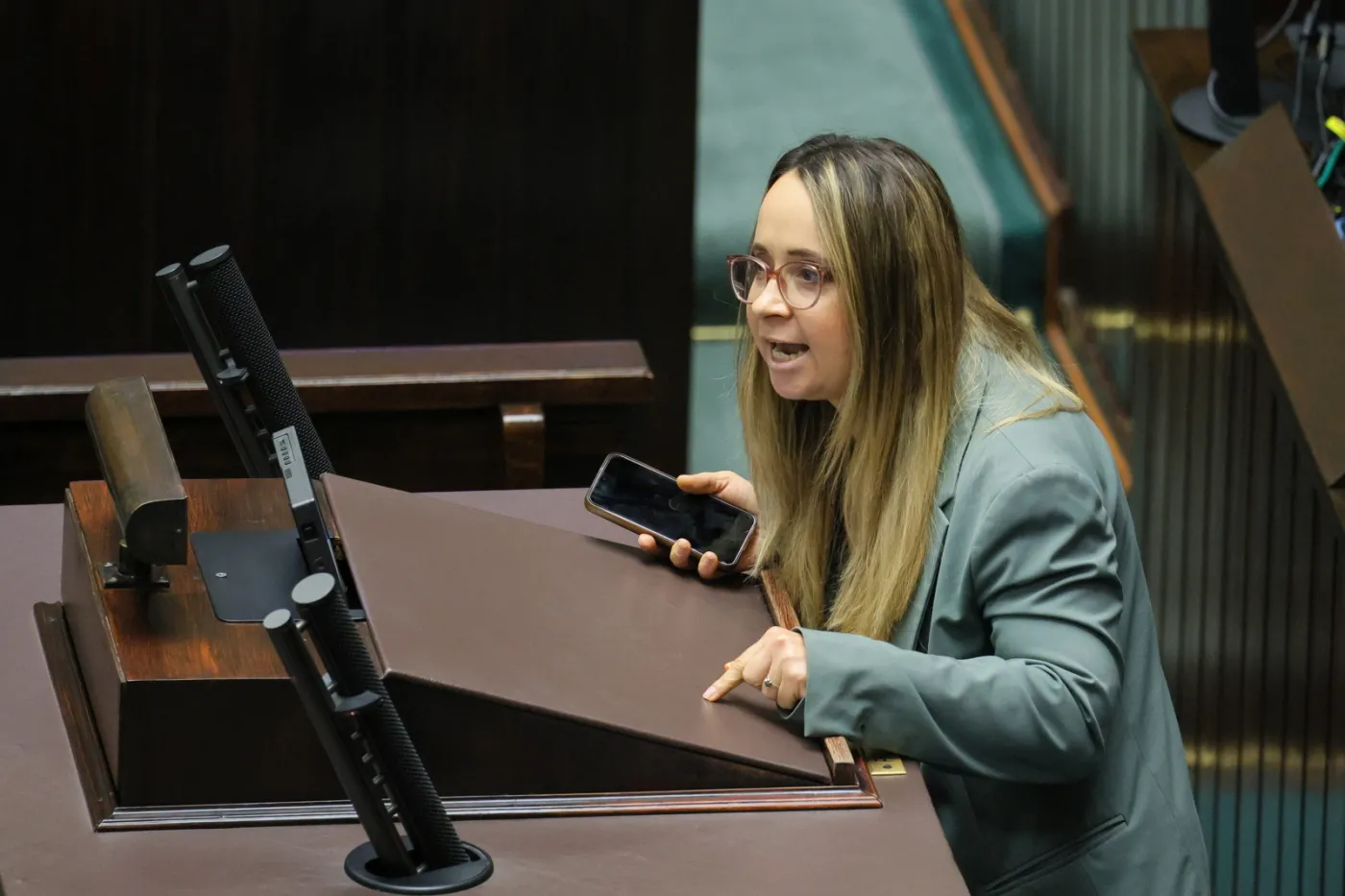 Ministrowie wydają nawet 102 tys. zł na kilometrówkę i wynajem auta. Zawisza: Premier miał to uregulować