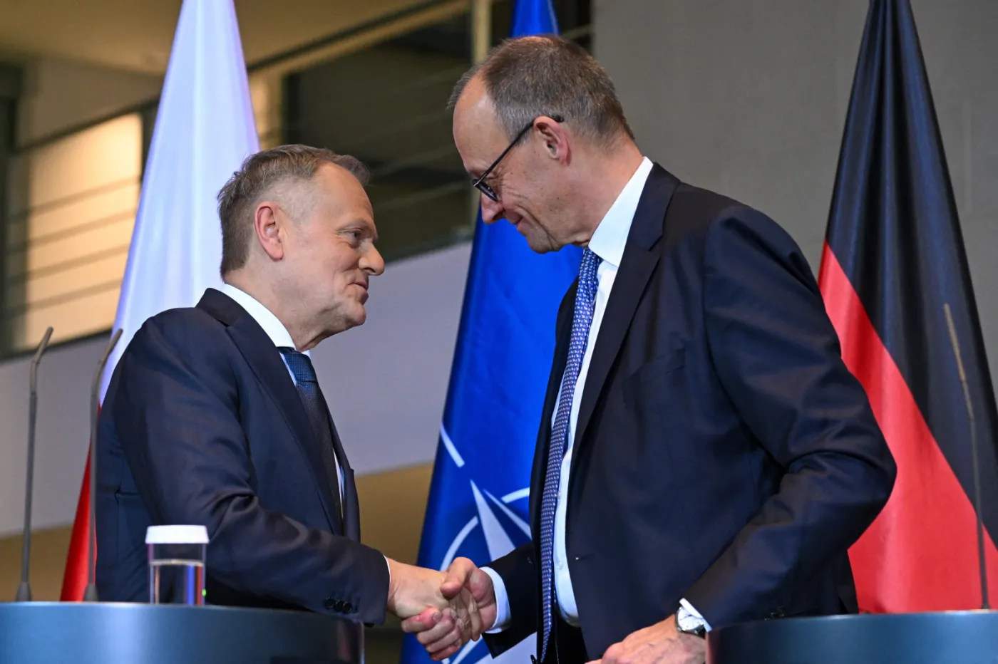 Niemiecka prasa ostro o relacjach polsko-niemieckich po spotkaniu Tusk-Merz: zmarnowany potencjał i pęknięcie między społeczeństwami