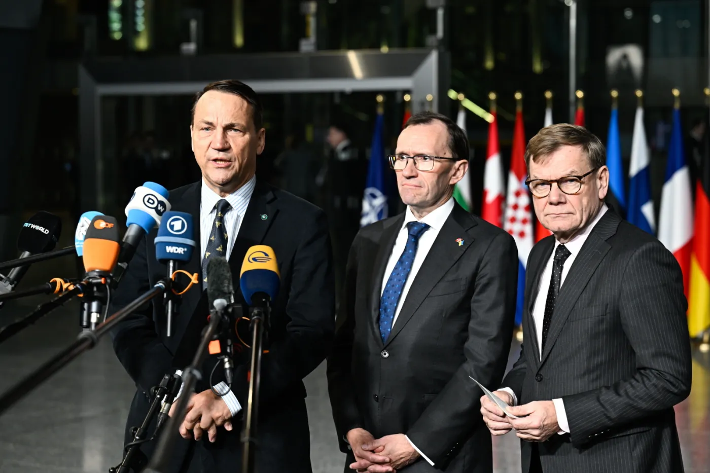 Sikorski w Brukseli zadeklarował pakiet pomocy dla Ukrainy. Padła kwota