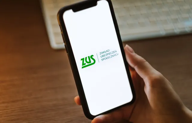800 plus: ZUS przyspiesza trzy terminy wypłat. Nowy harmonogram na grudzień 2025