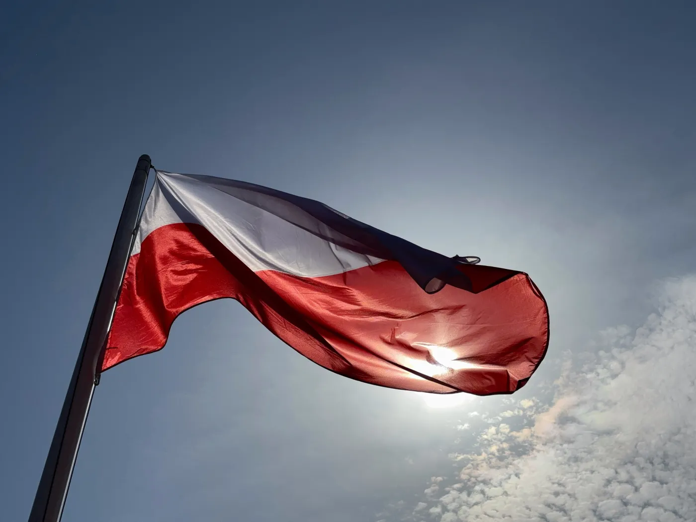 Samozwańczy „strażnicy granicy” zawiesili polskie flagi na moście w Słubicach. Wywołują spór graniczny