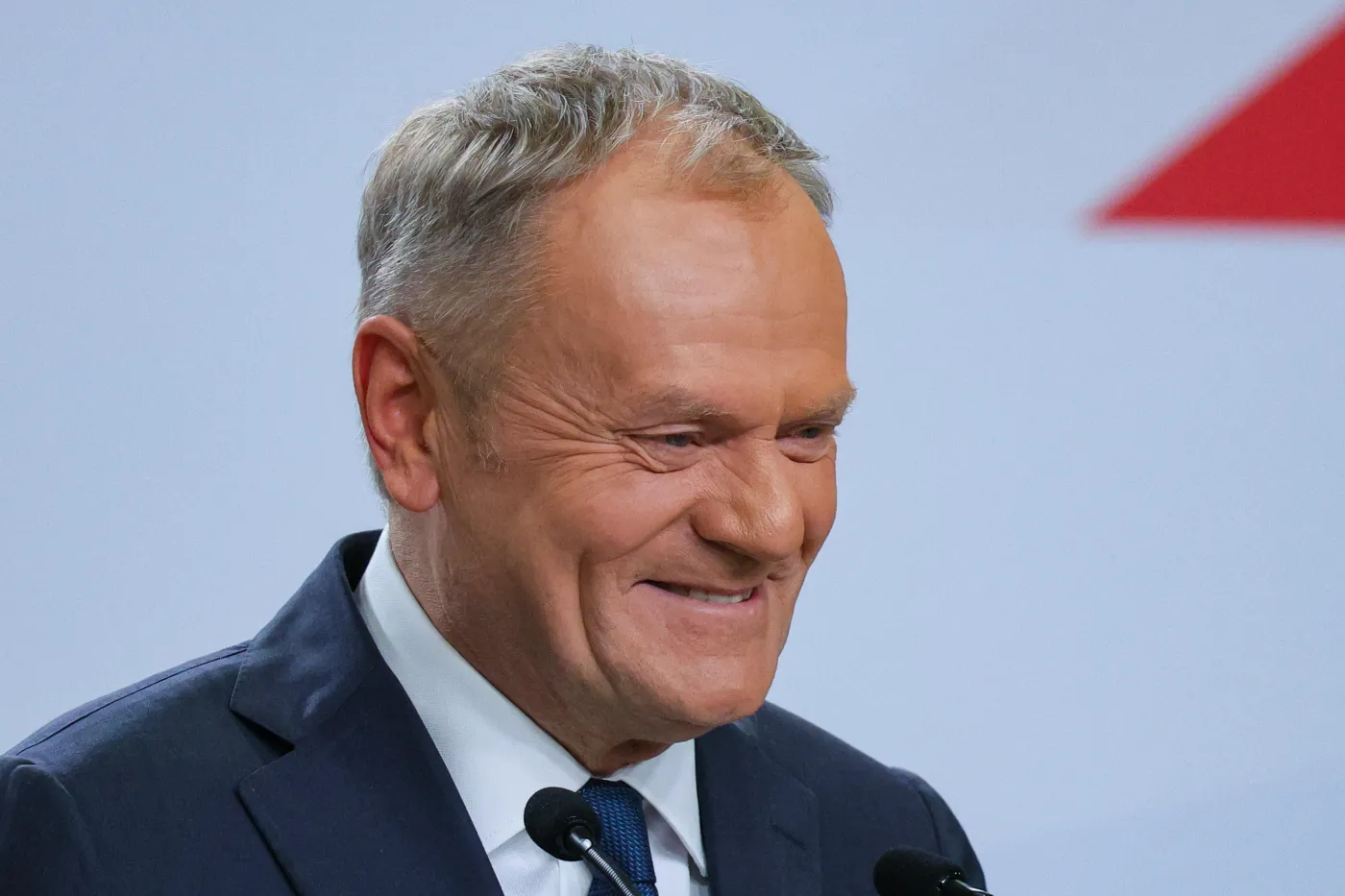 Poparcie rządu Donalda Tuska po 2 latach: Sondaż CBOS listopad 2025 i porównanie historyczne
