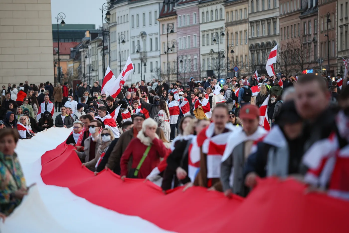 Białorusini świętują wolność pod obserwacją. Cichanouska: To nie jest paranoja. Wiem, że KGB tu jest