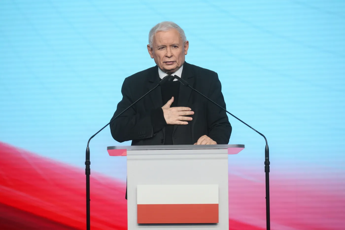Polacy uważają, że Jarosław Kaczyński wciąż rządzi PiS [SONDAŻ]
