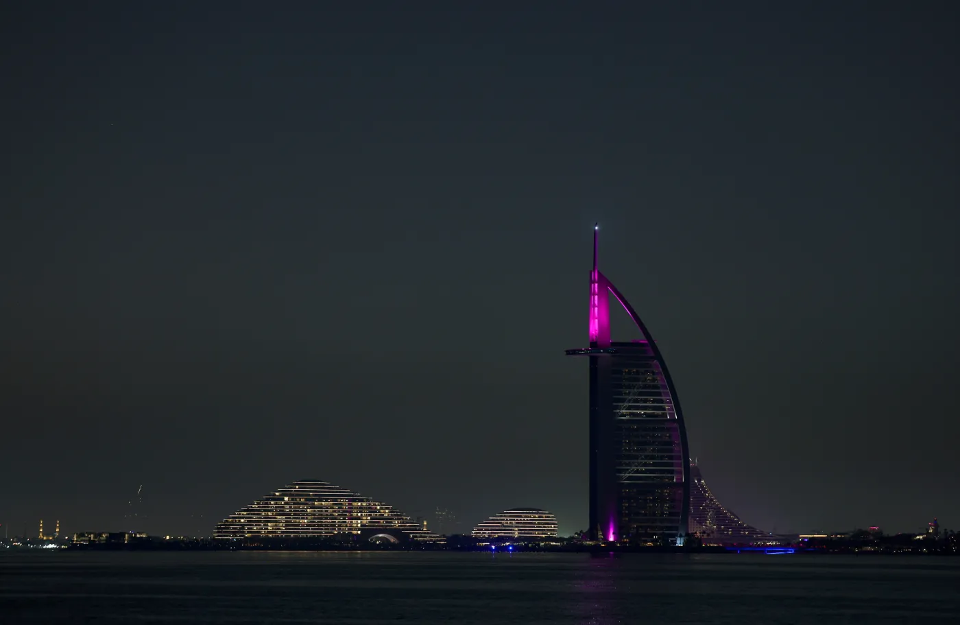 Ataki Iranu na Zjednoczone Emiraty Arabskie: Drony uderzyły w Burj Al Arab i lotniska