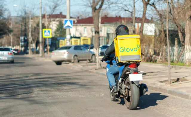 UODO uderza w Glovo. Milionowa kara za przetwarzanie danych z dowodów