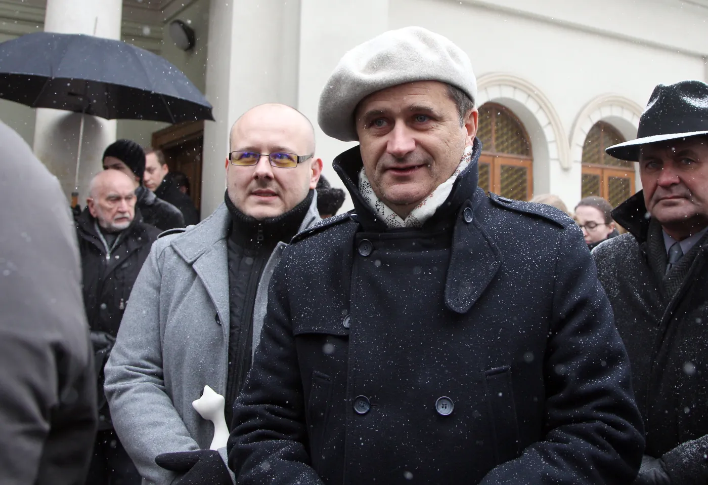 Janusz Palikot podczas pogrzebu Wisławy Szymborskiej.